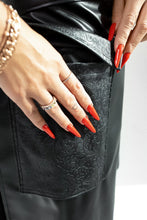 Prijuostė su mini skeltuku iš minkštos plonos odos