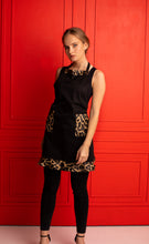 Prijuostė su leopardinėmis kišenėmis