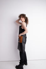 Dirbtinės odos "Unisex" prijuostė kirpėjams ir kirpėjoms, manikiūro meistrams