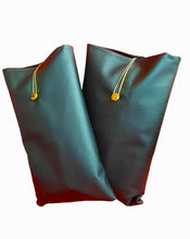 Dirbtinės odos prijuostė su skeltuku ir sagutėmis