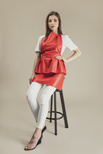 Raudona odinė prijuostė "Grožio meistrė"