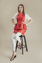 Raudona odinė prijuostė "Grožio meistrė"