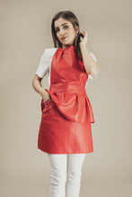 Raudona odinė prijuostė "Grožio meistrė"