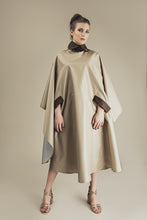 Atsparus vandeniui kirpimo ir plaukų dažymo peniuaras, pelerina