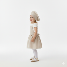 Lininė nėriniuota mergaitiška prijuostė su šefo kepurėle