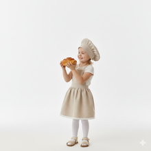 Lininė nėriniuota mergaitiška prijuostė su šefo kepurėle