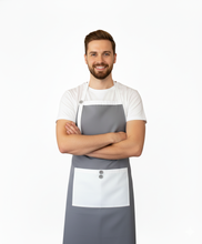 Dvi prijuostės su užrašais porai